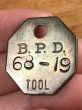 B.P.D.“68-19”と書かれたツールに付いていたヴィンテージブラスタグ