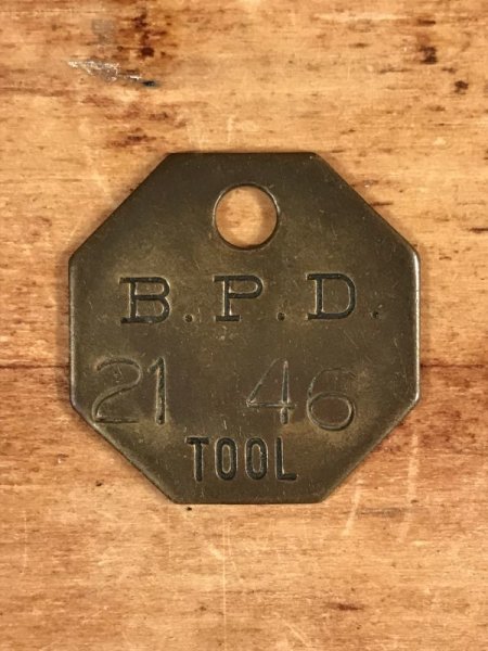 B.P.D.“21 46”のツールのビンテージ真鍮タグ