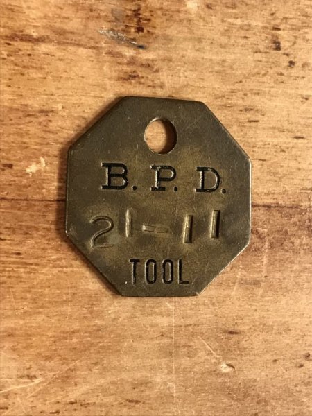 B.P.D.“21-11”のツールのビンテージ真鍮タグ