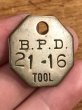 B.P.D.“21-16”のツールのビンテージ真鍮タグ