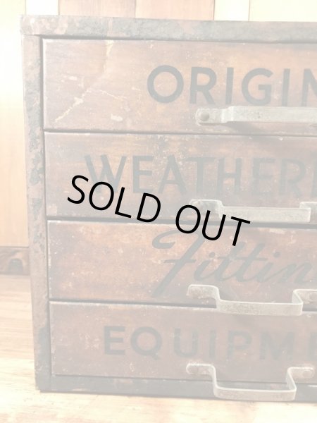 ウェザーヘッドの部品やツールが入っていた金属製の50年代ビンテージキャビネット