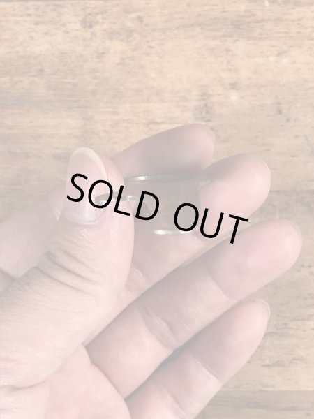 アンティークのボタンフックなどが付いたヴィンテージボトルオープナー