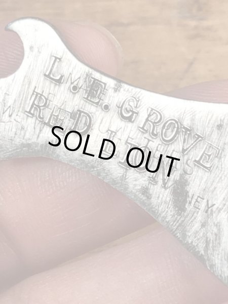 アンティークの栓抜きなどが付いたビンテージシガーボックスオープナー