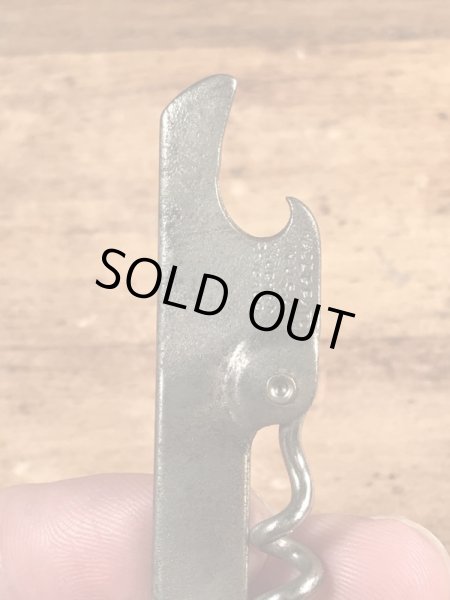 ホテルの企業物のコークスクリューが付いたビンテージ栓抜き