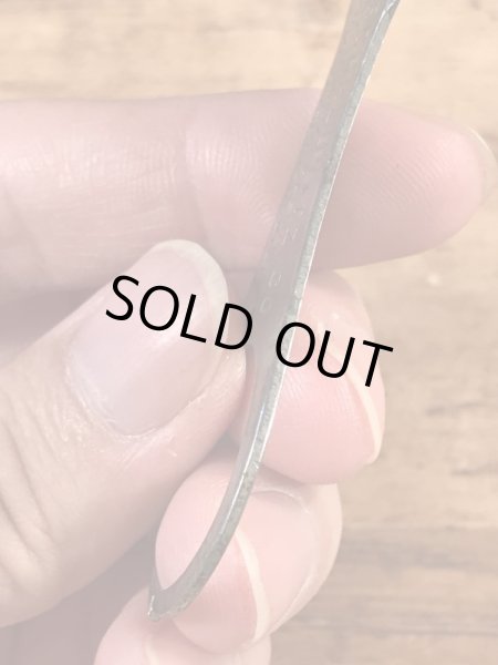 アンティークのボトルオープナーなどが付いたS.Mechalovitz Co.のヴィンテージシガーボックスオープナー