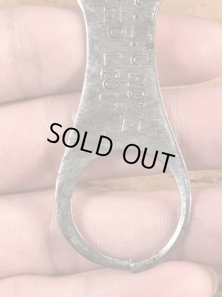 アンティークのボトルオープナーなどが付いたS.Mechalovitz Co.のヴィンテージシガーボックスオープナー