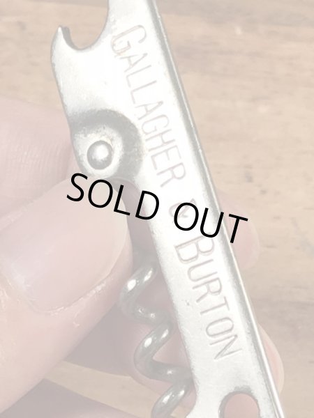 ウイスキーの折り畳みのコークスクリューが付いたビンテージ栓抜き