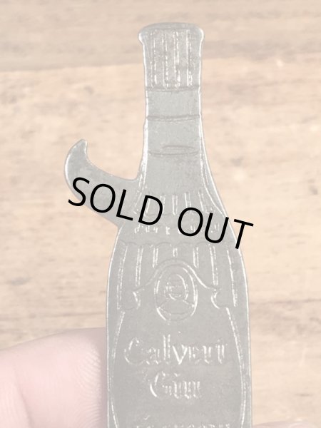 カルバートジンのボトル型のビンテージ栓抜き