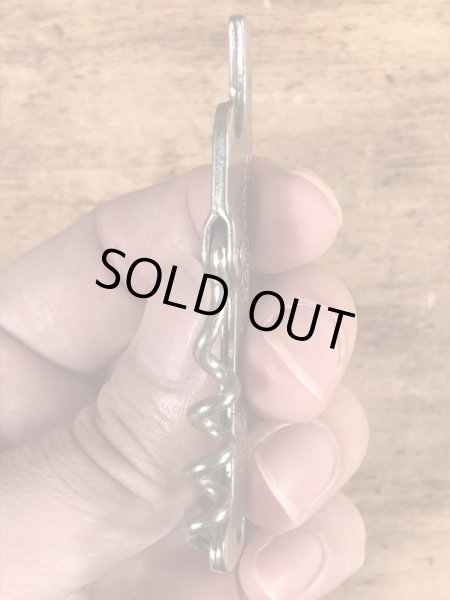 ウイスキーの折り畳みのコークスクリューが付いたビンテージ栓抜き