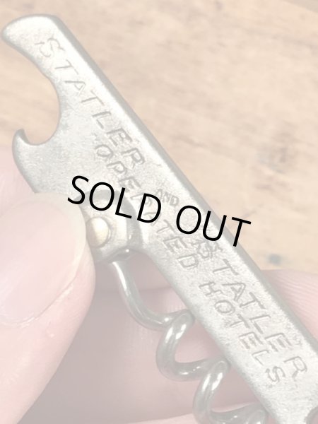 ホテルの企業物のコークスクリューが付いたビンテージ栓抜き