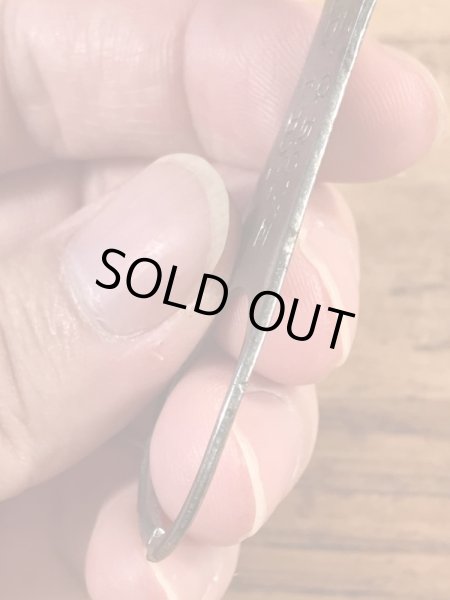 アンティークのボトルオープナーなどが付いたS.Mechalovitz Co.のヴィンテージシガーボックスオープナー