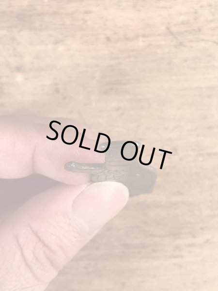 Calvert Ginのボトル型のヴィンテージボトルオープナー