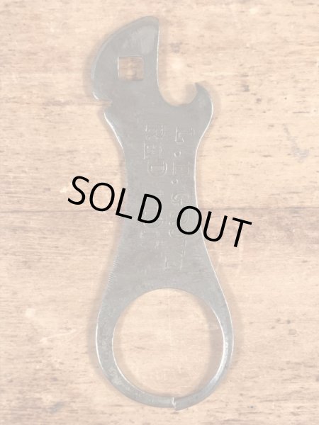 アンティークのボトルオープナーなどが付いたS.Mechalovitz Co.のヴィンテージシガーボックスオープナー