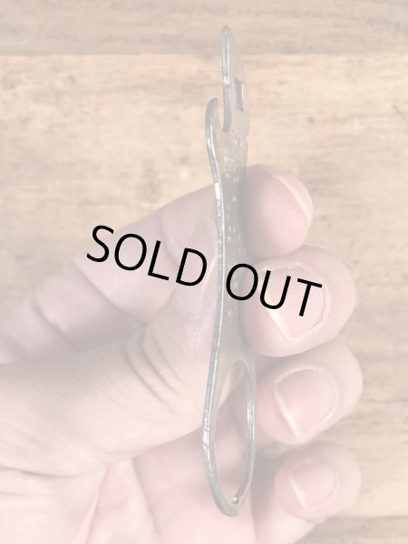 アンティークの栓抜きなどが付いたビンテージシガーボックスオープナー