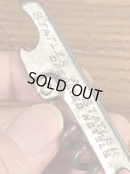 ホテルの企業物のコークスクリューが付いたビンテージ栓抜き