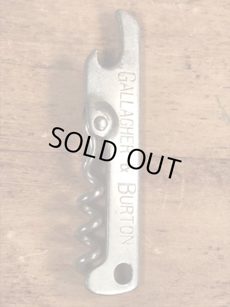 ウイスキーの折り畳みのコークスクリューが付いたビンテージ栓抜き