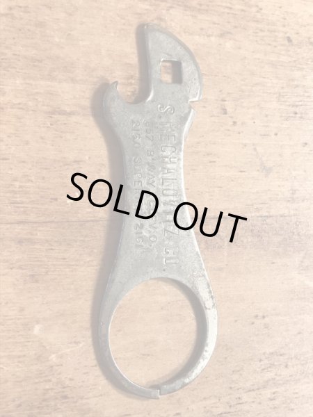 アンティークの栓抜きなどが付いたビンテージシガーボックスオープナー