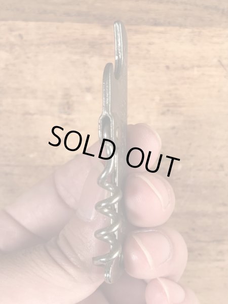 ホテルの企業物のコークスクリューが付いたビンテージ栓抜き