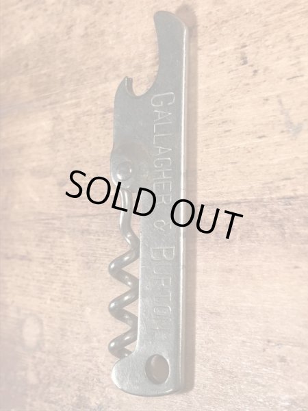 Gallagher & Burtonのウイスキーのヴィンテージボトルオープナー