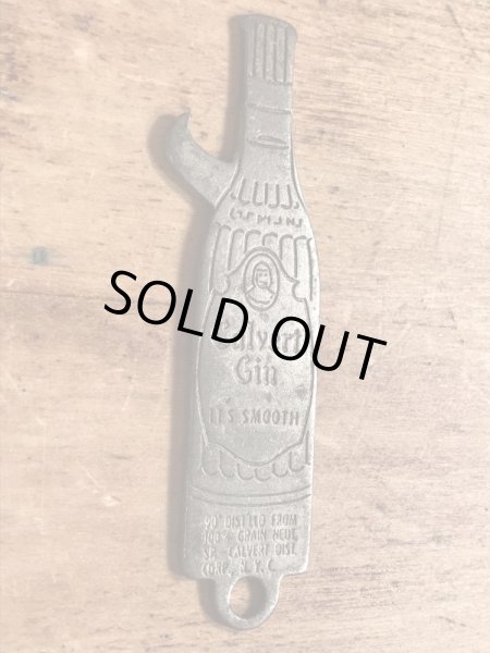 カルバートジンのボトル型のビンテージ栓抜き