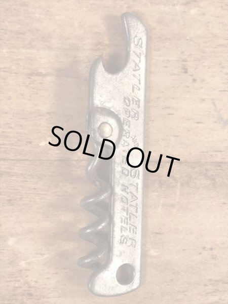 ホテルの企業物のコークスクリューが付いたビンテージ栓抜き