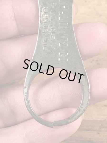 アンティークのボトルオープナーなどが付いたS.Mechalovitz Co.のヴィンテージシガーボックスオープナー