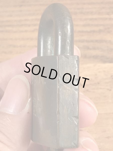 Sargent社製のU.S.N.のヴィンテージパドロックキー