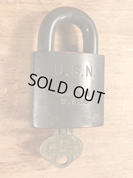 USネイビーのミリタリー物のビンテージ南京錠