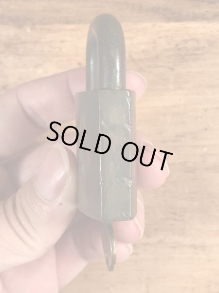 USネイビーのミリタリー物のビンテージ南京錠