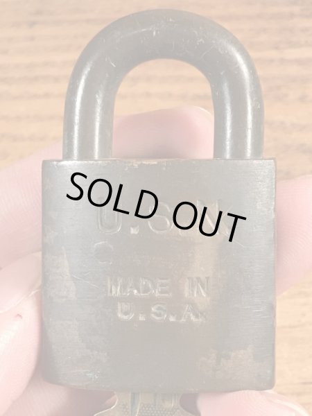 USネイビーのミリタリー物のビンテージ南京錠