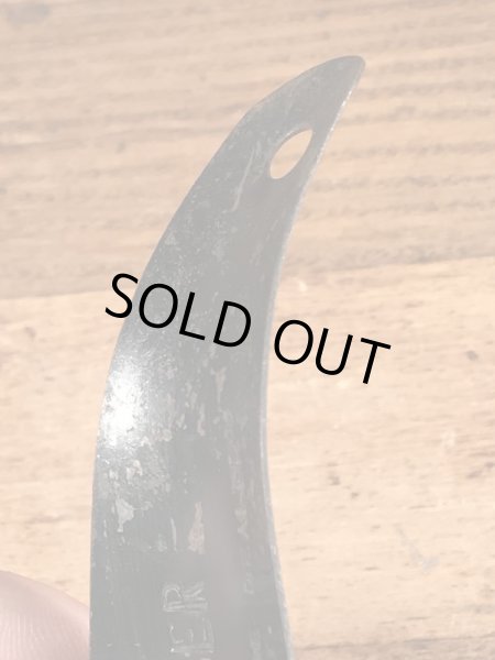 黒ラッカーのメタル製のビンテージ靴ベラ