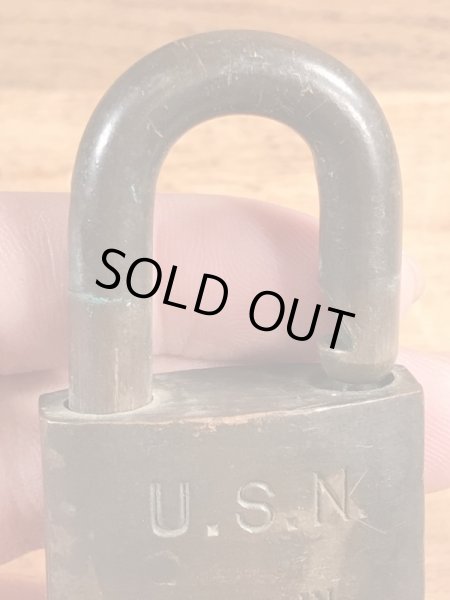 USネイビーのミリタリー物のビンテージ南京錠