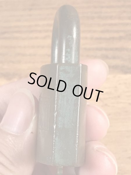 Sargent社製のU.S.N.のヴィンテージパドロックキー