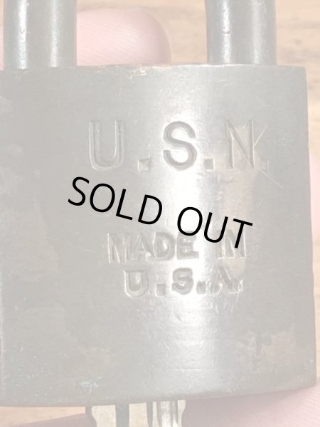 USネイビーのミリタリー物のビンテージ南京錠