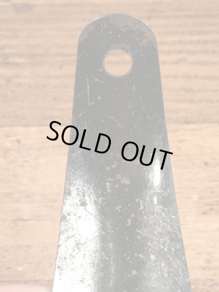 黒ラッカーのメタル製のビンテージ靴ベラ