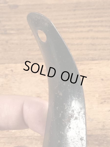 黒ラッカーのメタル製のビンテージ靴ベラ