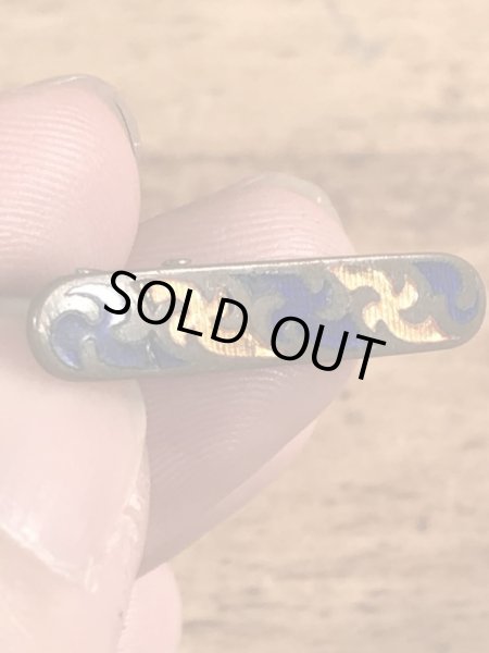 クロスの模様が描かれた真鍮製のビンテージクリップ