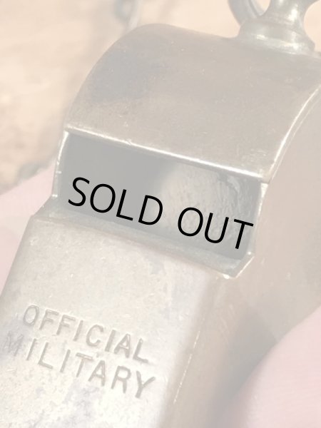 ミリタリー物のブラス製のビンテージ呼び笛