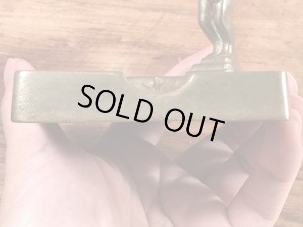 ブラス製のしょんべん小僧のヴィンテージアシュトレイ