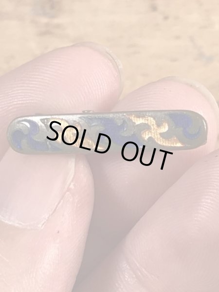 クロスの模様が描かれたブラス製のヴィンテージクリップ