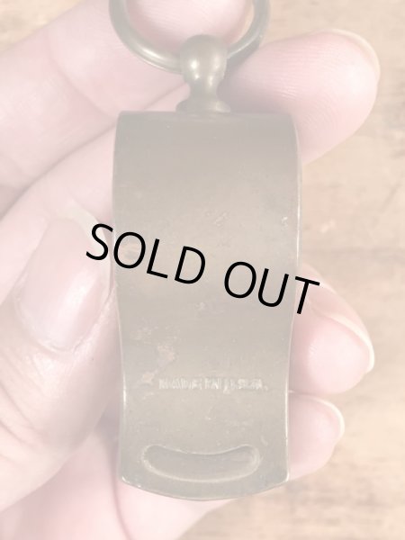 ミリタリー物のブラス製のビンテージ呼び笛