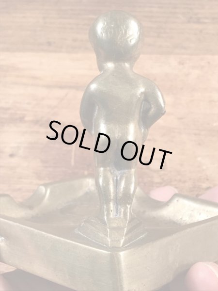 ブラス製のしょんべん小僧のヴィンテージアシュトレイ