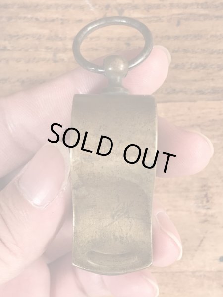 ミリタリー物の真鍮製のヴィンテージホイッスル