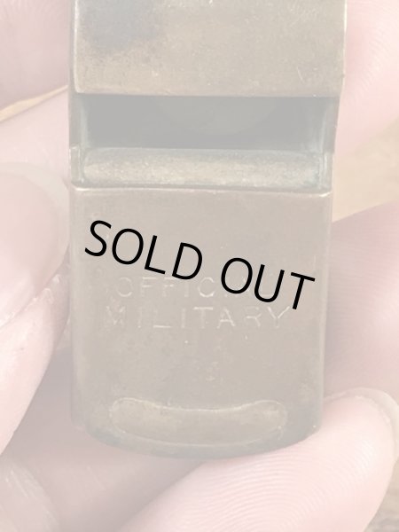 ミリタリー物のブラス製のビンテージ呼び笛