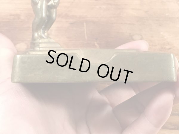 ブラス製のしょんべん小僧のヴィンテージアシュトレイ