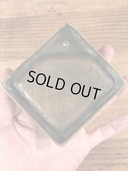 ブラス製のしょんべん小僧のヴィンテージアシュトレイ