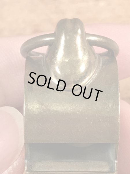 The Acme Thundererのミリタリー物のビンテージの笛