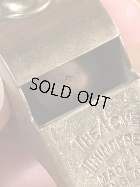 The Acme Thundererのミリタリー物のビンテージの笛