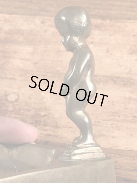 ブラス製のしょんべん小僧のヴィンテージアシュトレイ