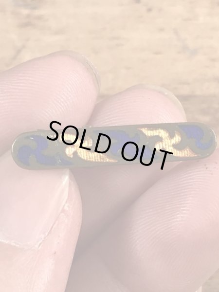 クロスの模様が描かれた真鍮製のビンテージクリップ